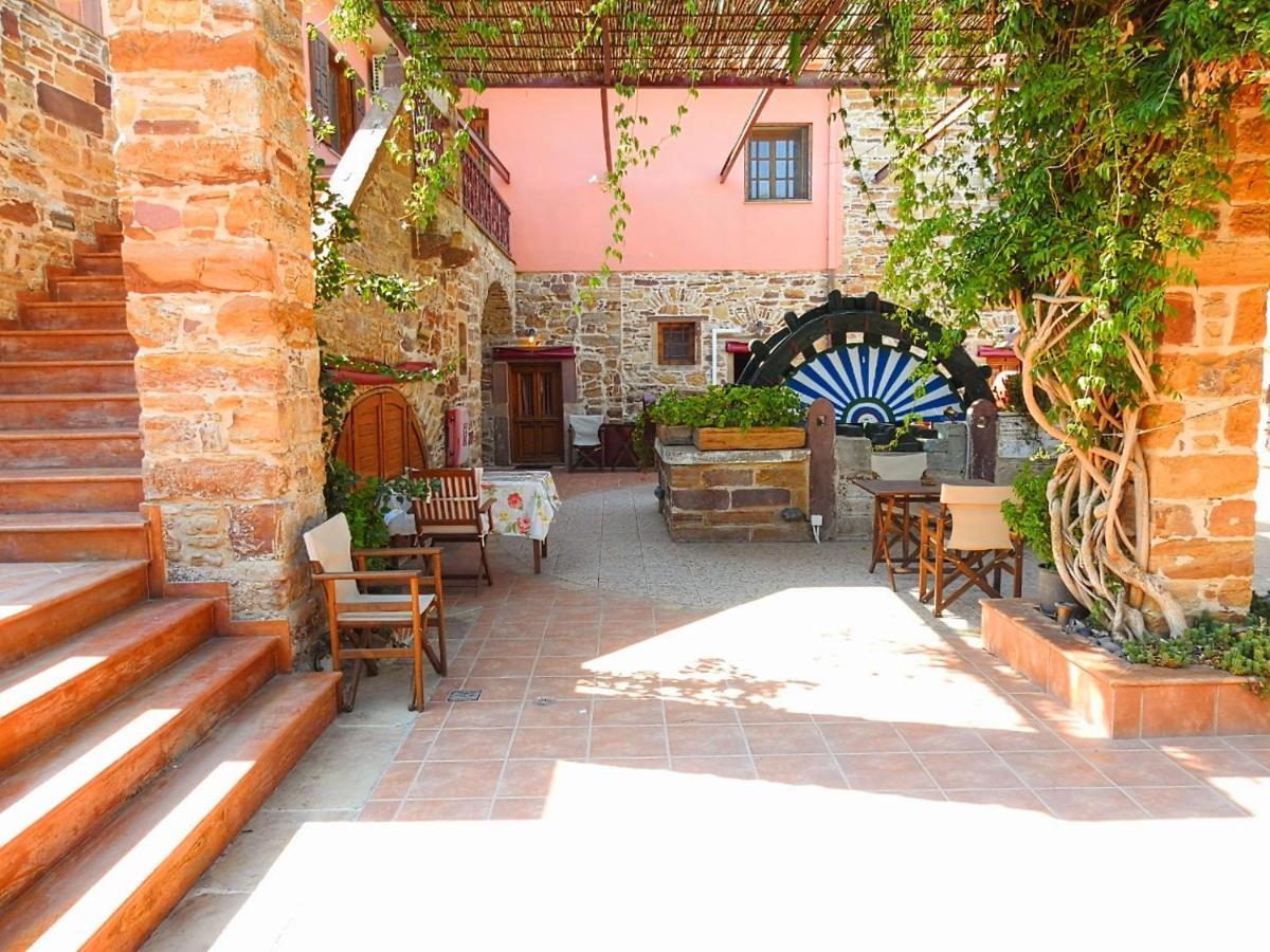 Mouzaliko Guesthouse Mansion Kampochora  Buitenkant foto