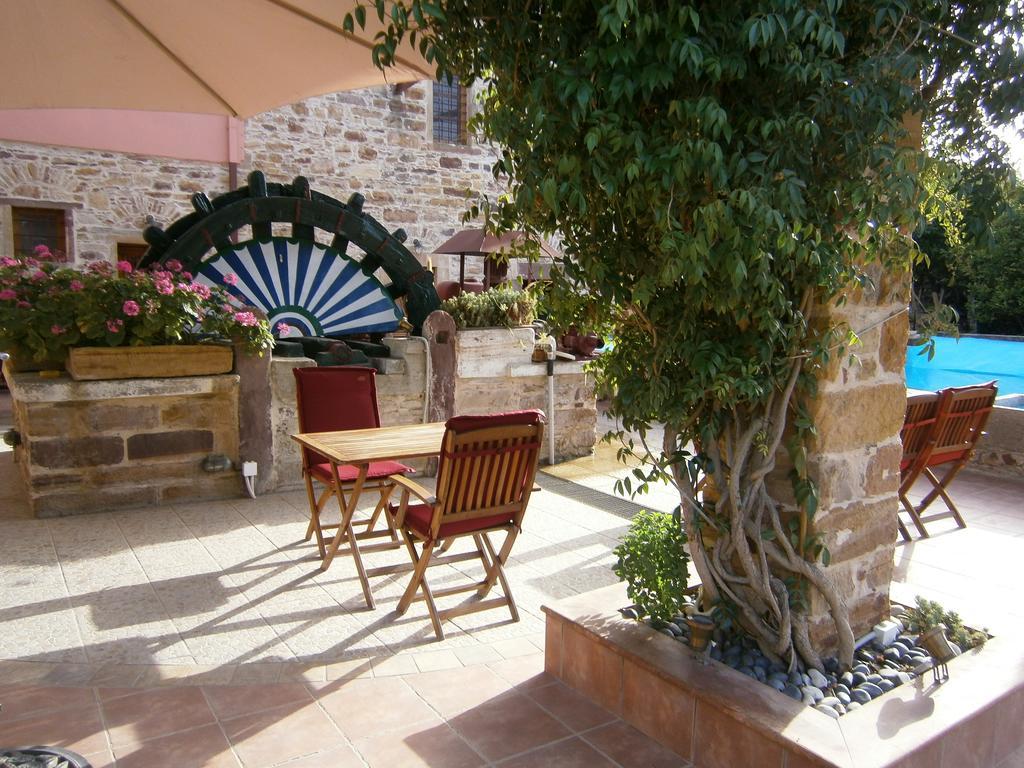 Mouzaliko Guesthouse Mansion Kampochora  Buitenkant foto